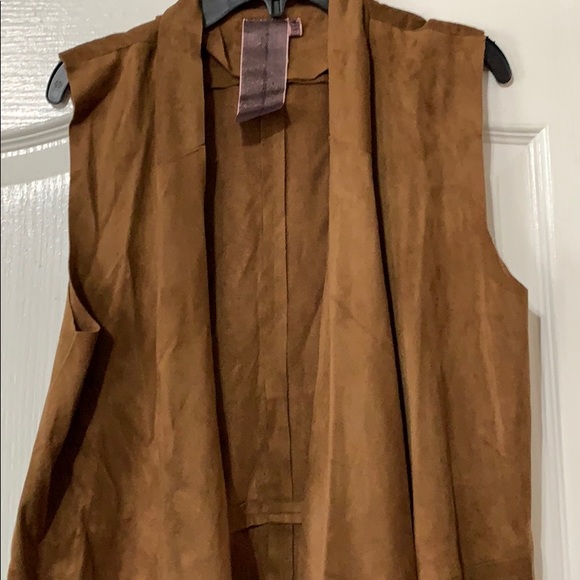 Vest - Picture 2 of 3